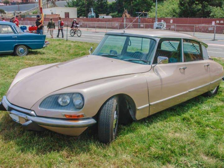 Nous redonnons vie aux Citroën classiques grâce à une restauration minutieuse.